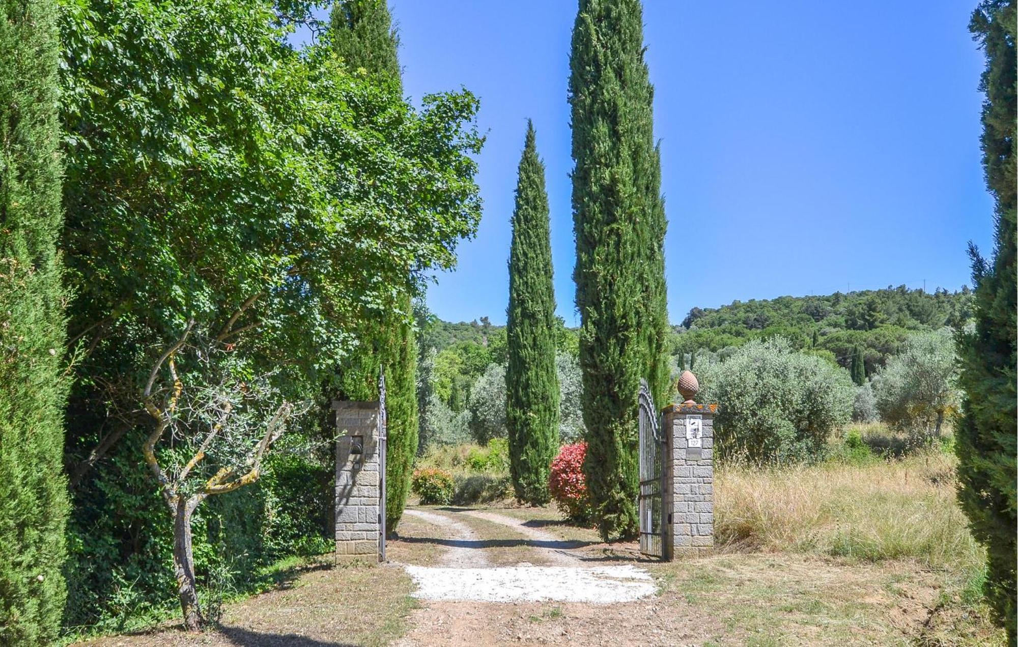 Cozy Home In Cortona With Kitchen Экстерьер фото